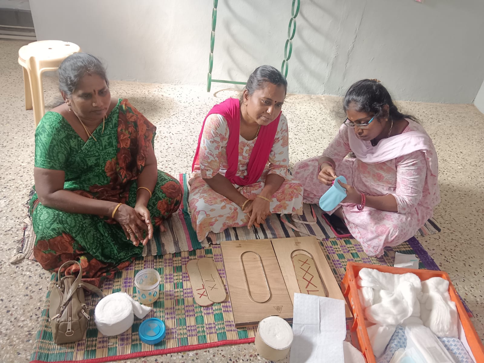 Hands-on Eraagu napkin manufacturing training with moulds and raw material